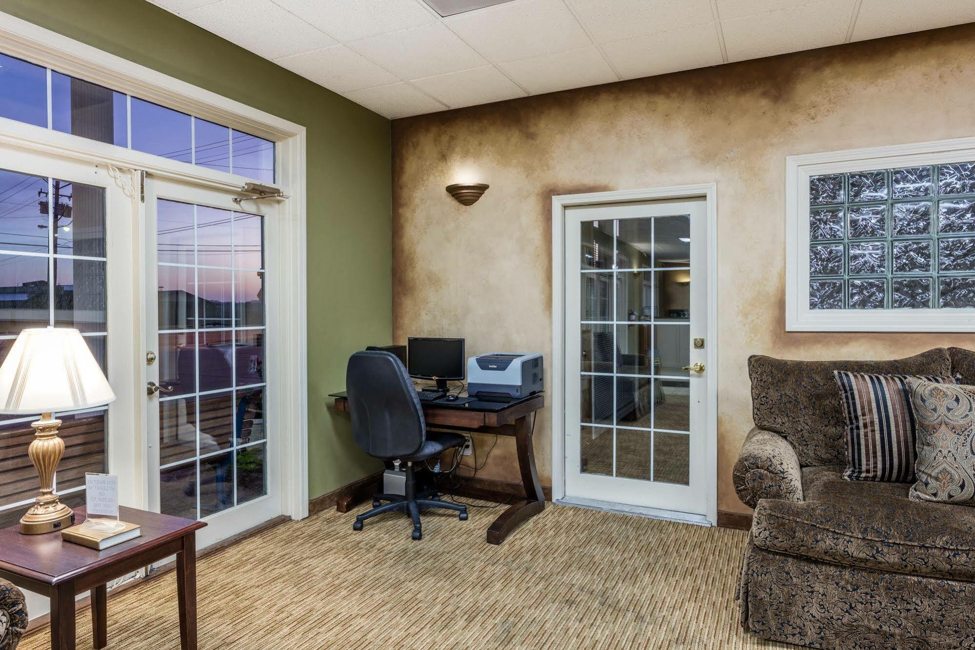 Angel Inn Near Imax, A Travelodge By Wyndham Branson Exterior foto