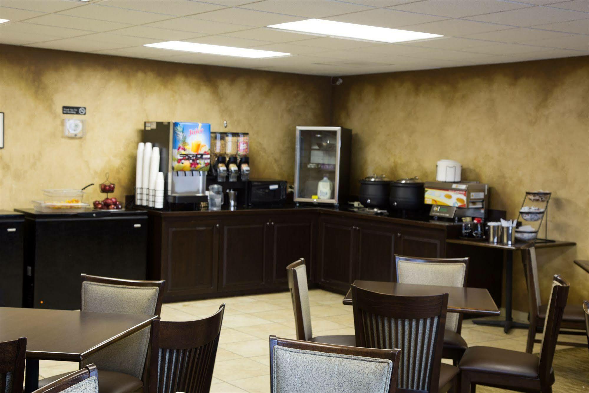 Angel Inn Near Imax, A Travelodge By Wyndham Branson Exterior foto