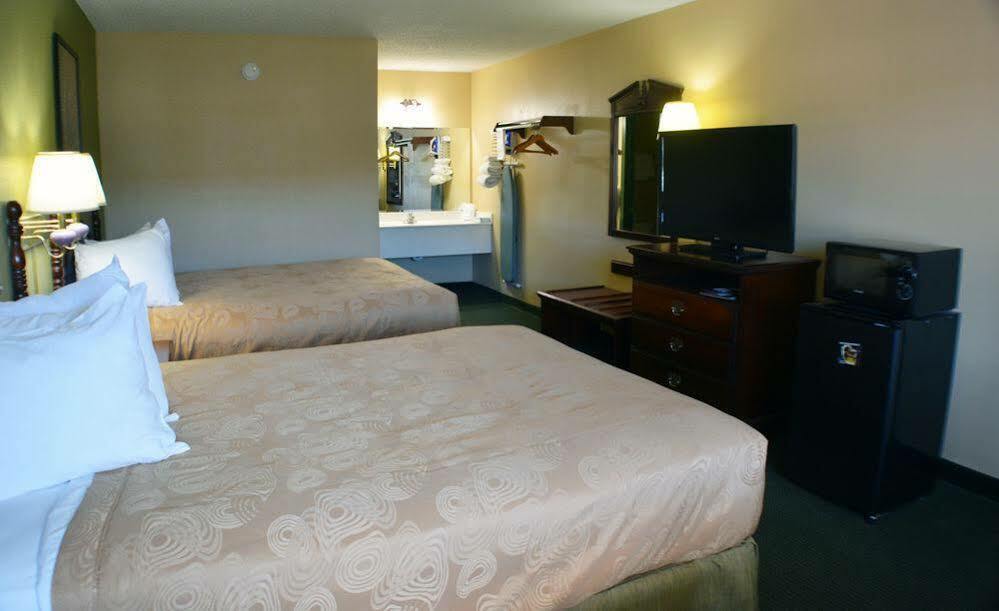 Angel Inn Near Imax, A Travelodge By Wyndham Branson Exterior foto